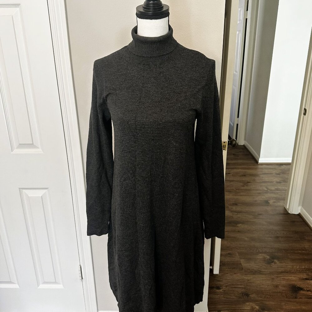 Classy yet cozy ladies sweater dress - Size M